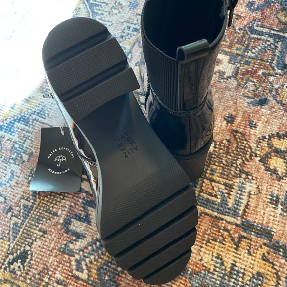 NWT Naturalizer Verney Waterproof Chelsea Boot Size 9 - Picture 3 of 7